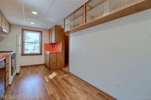 22852 Oakwood Avenue, Eastpointe, MI 48021