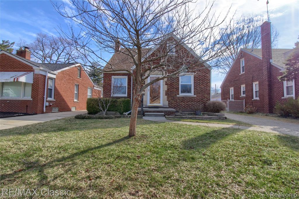 22852 Oakwood Avenue, Eastpointe, MI 48021