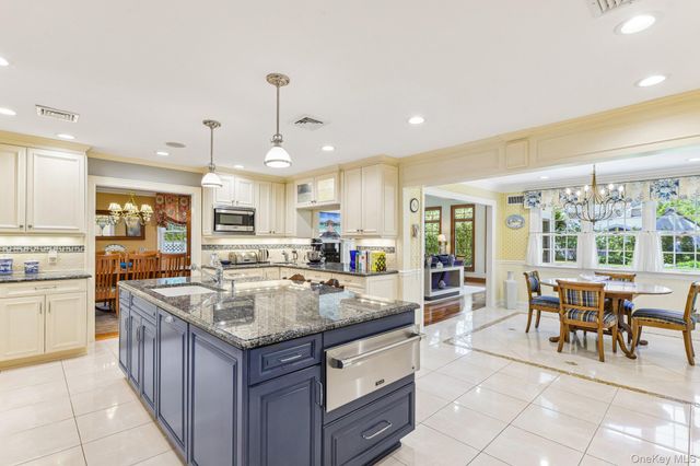 1442 Stevenson Circle, Hewlett, NY 11557