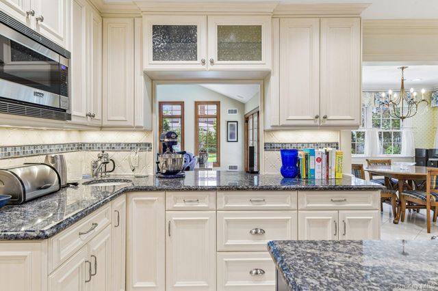 1442 Stevenson Circle, Hewlett, NY 11557