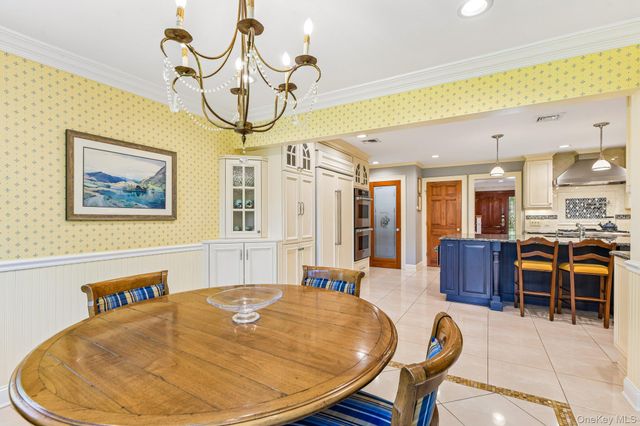 1442 Stevenson Circle, Hewlett, NY 11557