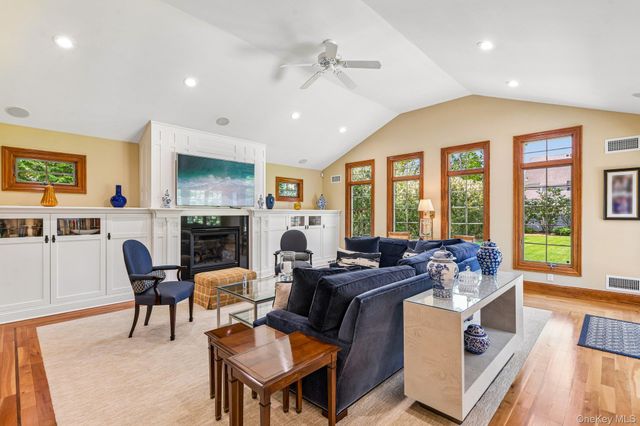 1442 Stevenson Circle, Hewlett, NY 11557