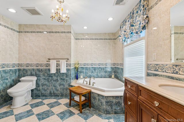 1442 Stevenson Circle, Hewlett, NY 11557