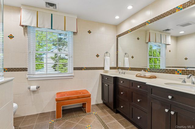 1442 Stevenson Circle, Hewlett, NY 11557