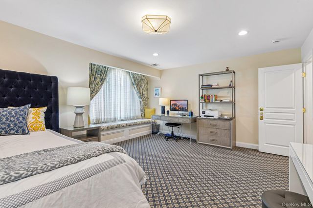 1442 Stevenson Circle, Hewlett, NY 11557