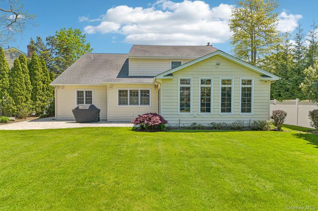 1442 Stevenson Circle, Hewlett, NY 11557