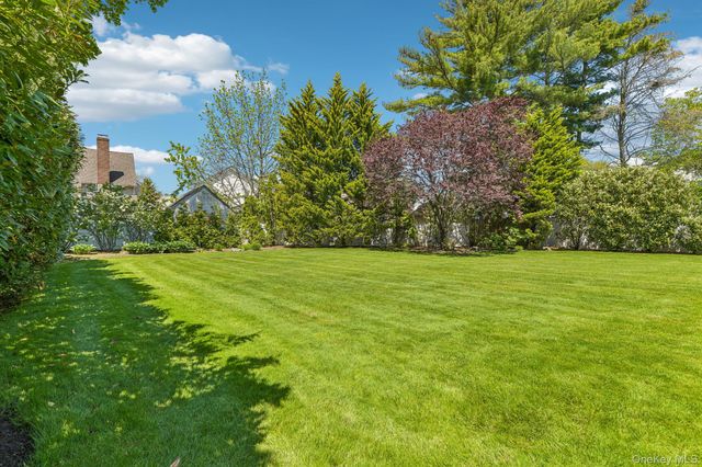 1442 Stevenson Circle, Hewlett, NY 11557