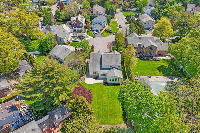 1442 Stevenson Circle, Hewlett, NY 11557