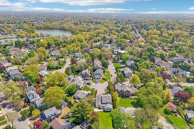 1442 Stevenson Circle, Hewlett, NY 11557