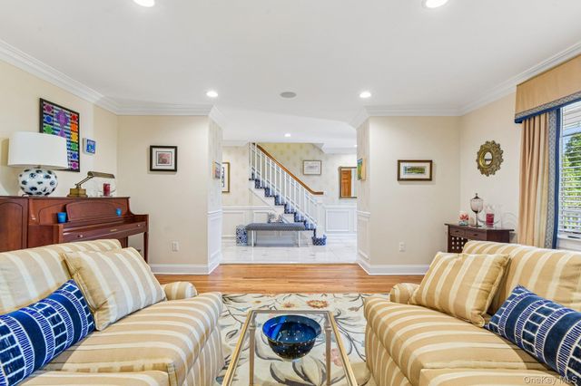 1442 Stevenson Circle, Hewlett, NY 11557