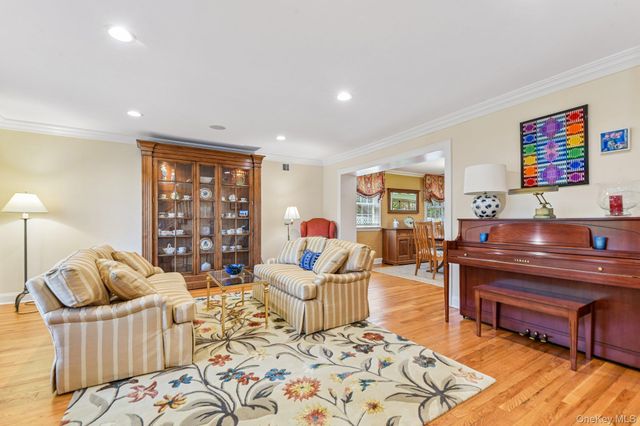 1442 Stevenson Circle, Hewlett, NY 11557