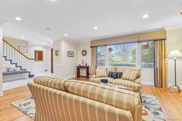 1442 Stevenson Circle, Hewlett, NY 11557