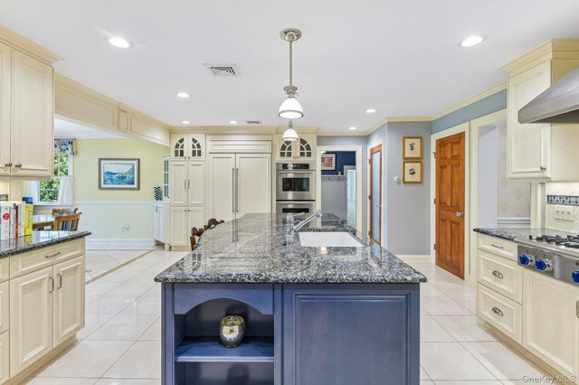 1442 Stevenson Circle, Hewlett, NY 11557