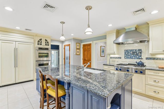 1442 Stevenson Circle, Hewlett, NY 11557