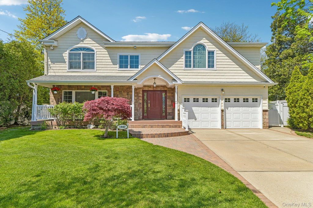 1442 Stevenson Circle, Hewlett, NY 11557