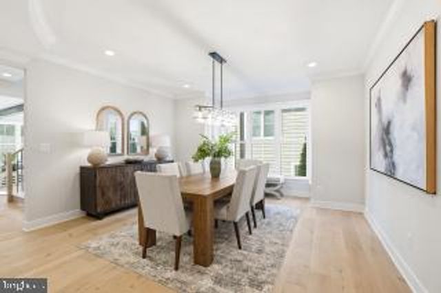 5600 OAKMONT AVE, Bethesda, MD 20817