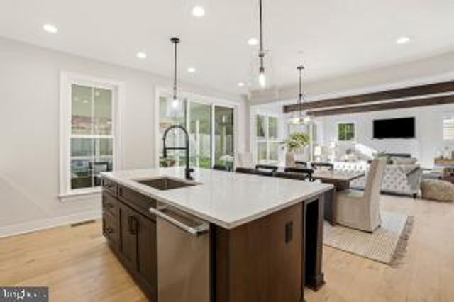 5600 OAKMONT AVE, Bethesda, MD 20817