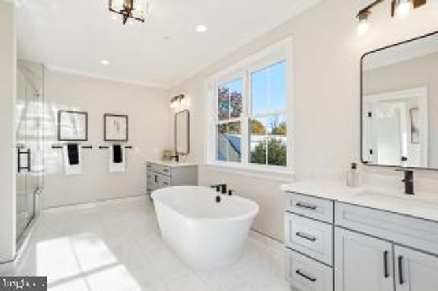 5600 OAKMONT AVE, Bethesda, MD 20817