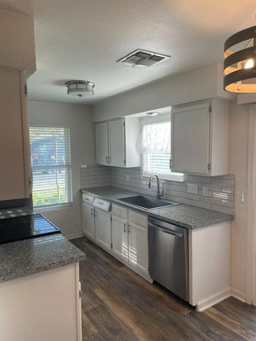 8801 PINERIDGE DR A, Austin, TX 78729