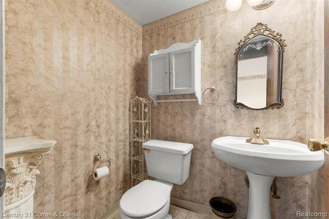 3758 Heritage Parkway, Dearborn, MI 48124