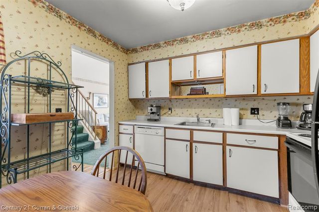 3758 Heritage Parkway, Dearborn, MI 48124