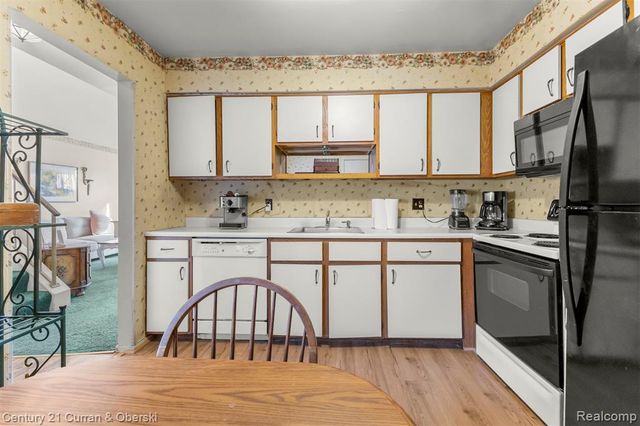 3758 Heritage Parkway, Dearborn, MI 48124