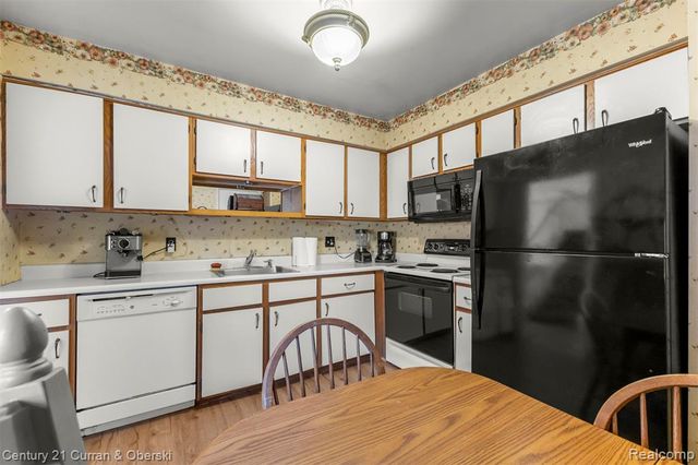 3758 Heritage Parkway, Dearborn, MI 48124