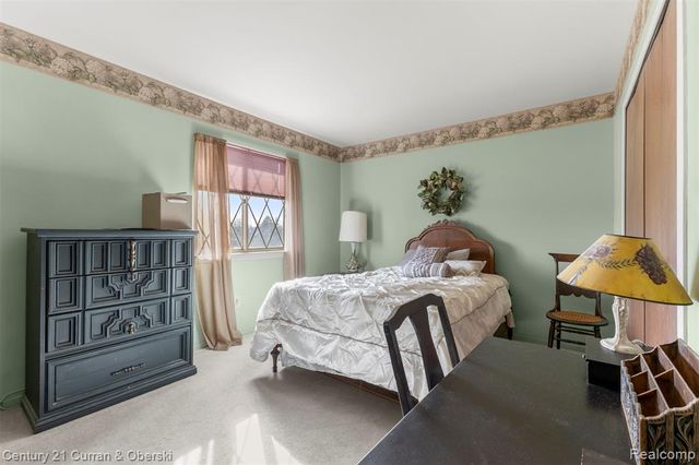 3758 Heritage Parkway, Dearborn, MI 48124