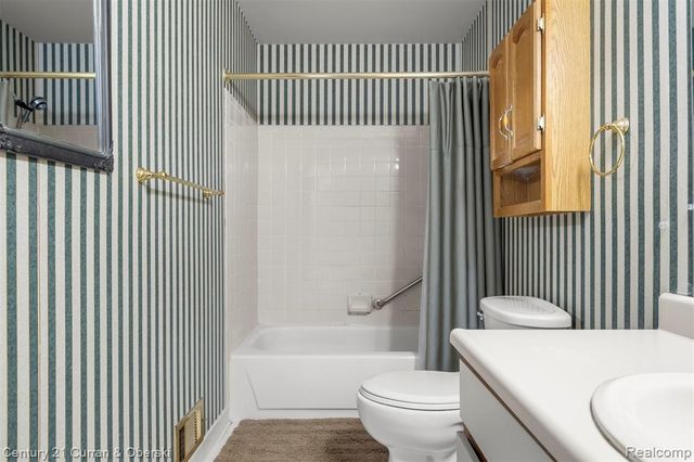 3758 Heritage Parkway, Dearborn, MI 48124