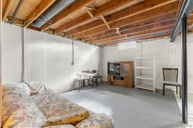 3758 Heritage Parkway, Dearborn, MI 48124