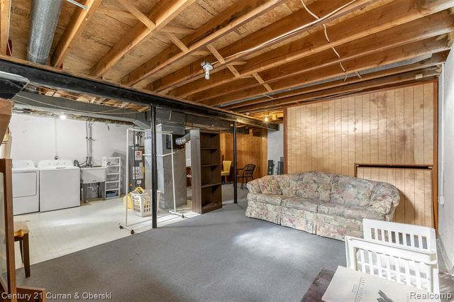 3758 Heritage Parkway, Dearborn, MI 48124