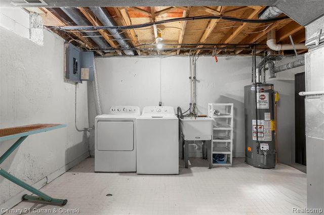 3758 Heritage Parkway, Dearborn, MI 48124