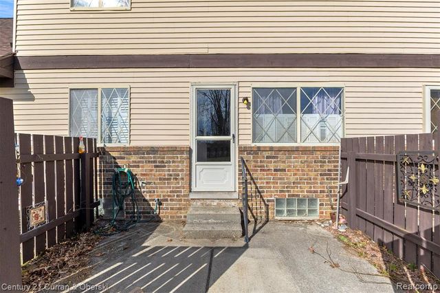 3758 Heritage Parkway, Dearborn, MI 48124