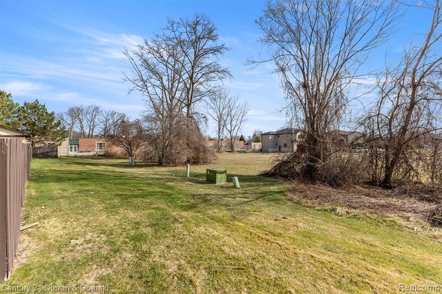 3758 Heritage Parkway, Dearborn, MI 48124