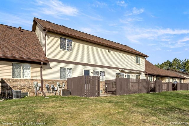 3758 Heritage Parkway, Dearborn, MI 48124