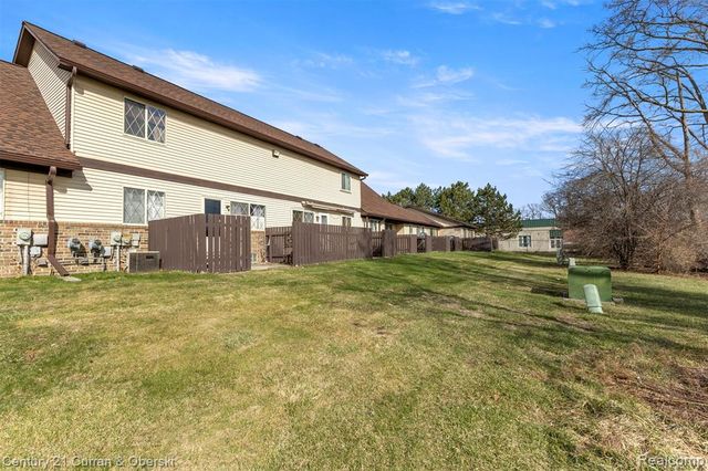 3758 Heritage Parkway, Dearborn, MI 48124