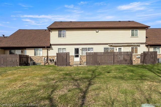 3758 Heritage Parkway, Dearborn, MI 48124