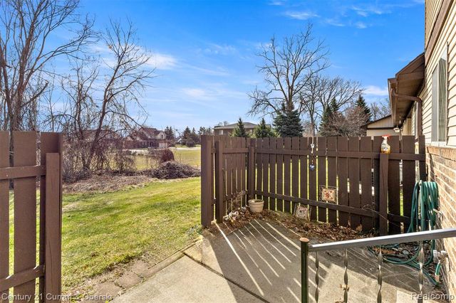 3758 Heritage Parkway, Dearborn, MI 48124