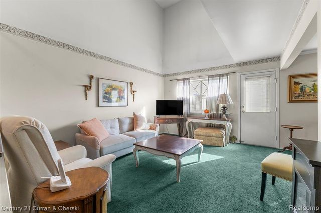 3758 Heritage Parkway, Dearborn, MI 48124