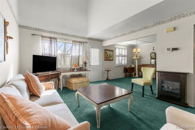 3758 Heritage Parkway, Dearborn, MI 48124