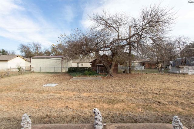 301 S HOLLY DRIVE, Burkburnett, TX 76354