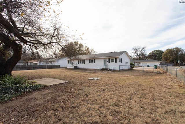 301 S HOLLY DRIVE, Burkburnett, TX 76354