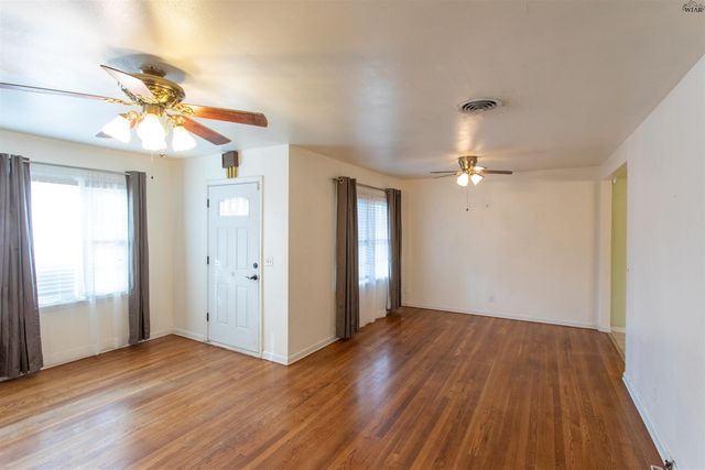 301 S HOLLY DRIVE, Burkburnett, TX 76354