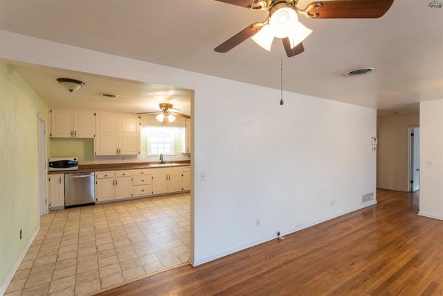 301 S HOLLY DRIVE, Burkburnett, TX 76354