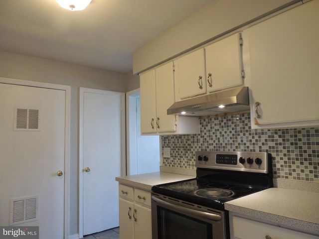 17 LEHIGH CT, Sicklerville, NJ 08081