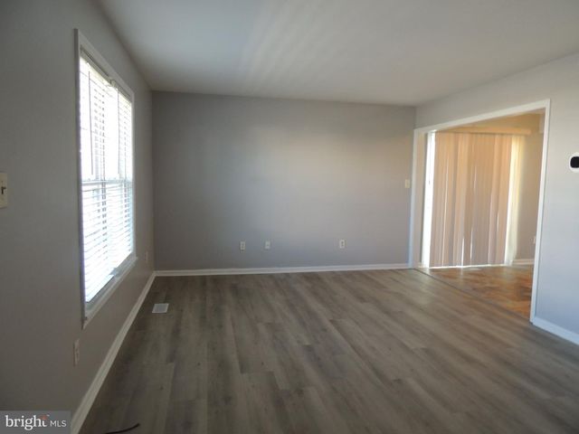 17 LEHIGH CT, Sicklerville, NJ 08081