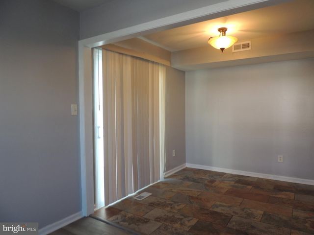 17 LEHIGH CT, Sicklerville, NJ 08081