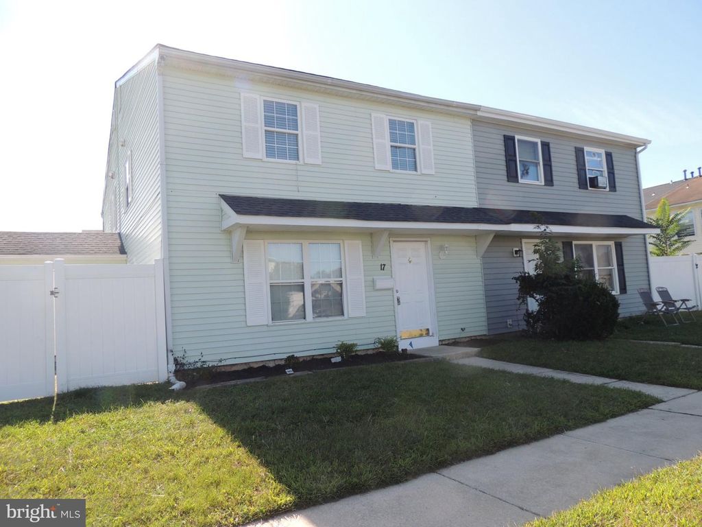 17 LEHIGH CT, Sicklerville, NJ 08081