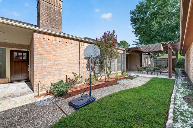 14222 Stokesmount Drive, Houston, TX 77077