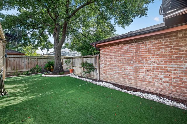 14222 Stokesmount Drive, Houston, TX 77077